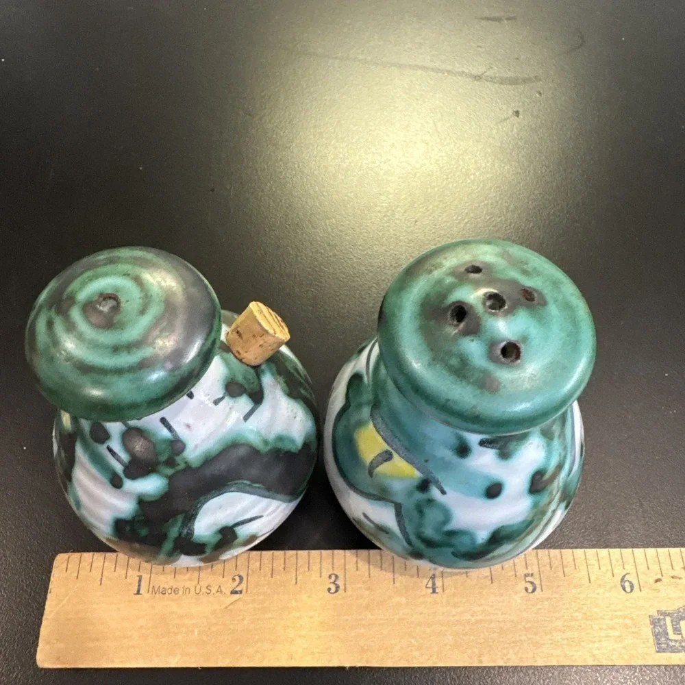 Handmade‎ Pottery Salt & Pepper Shakers Dragonwear Green Gray Stamped Tintagel